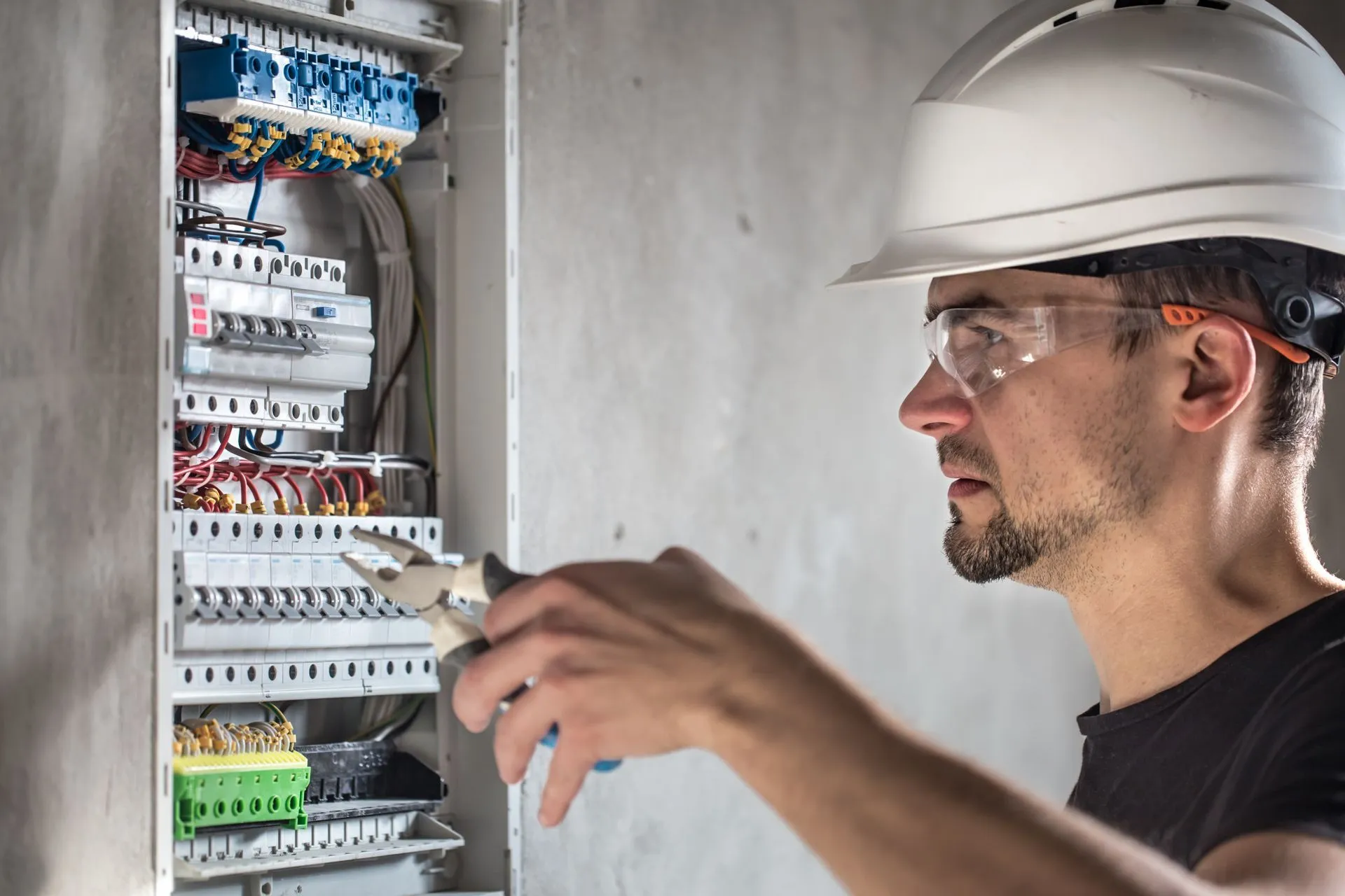 Why You Should Hire a Professional Electrician